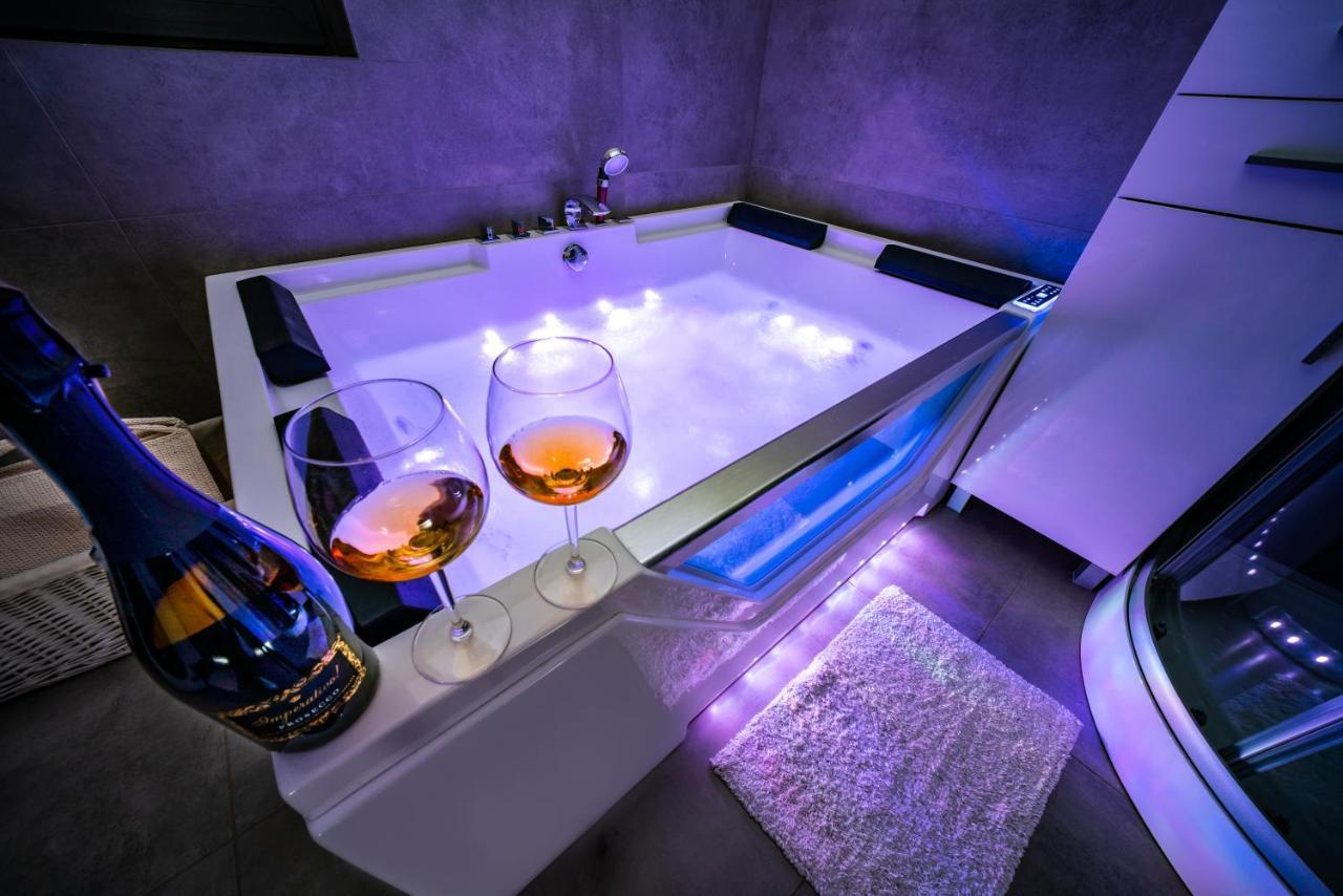 Domek Hot Tub Jacuzzi Chillout Kolobrzeg Exterior photo